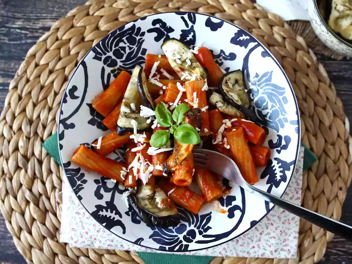 Sicilian eggplant pasta, the easy and light version - pasta alla norma - photo 3