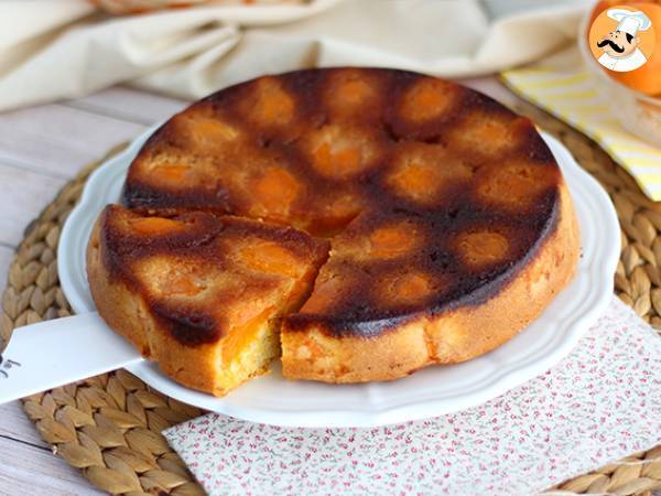 Simple and quick apricot cake