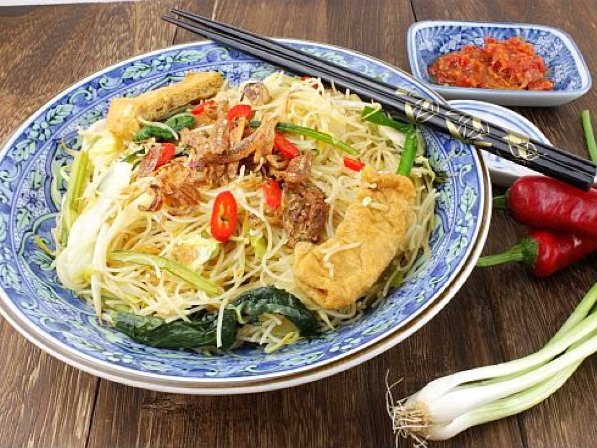 Simple Fried Beehoon (Rice Vermicelli)