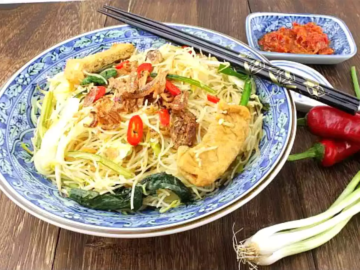 Simple Fried Beehoon (Rice Vermicelli)