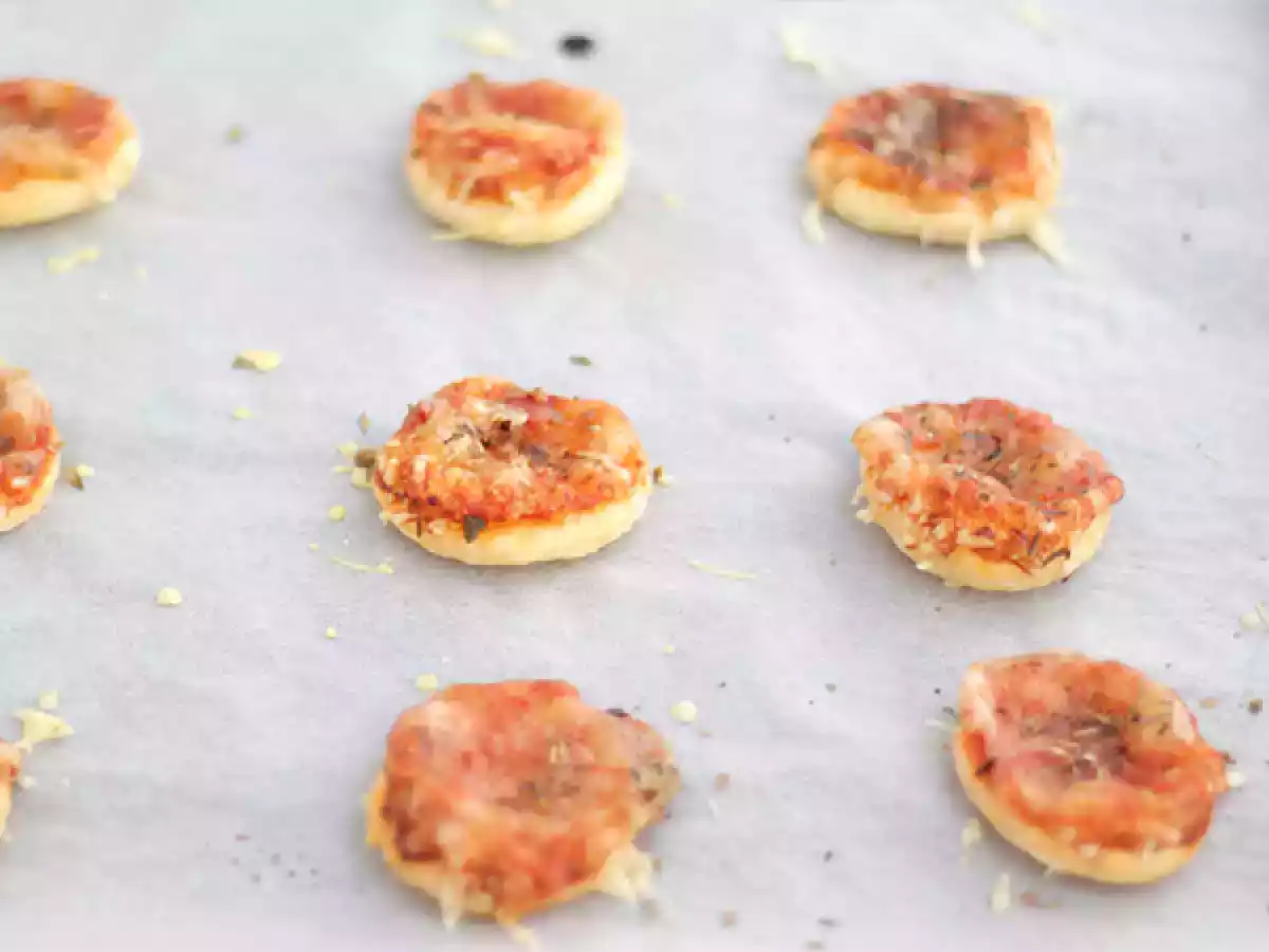 Simple mini pizzas - video recipe ! - photo 2