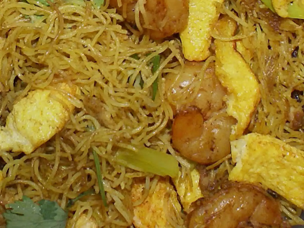 Singapore Fried Rice Noodles (Sing Chow Mai Fun)