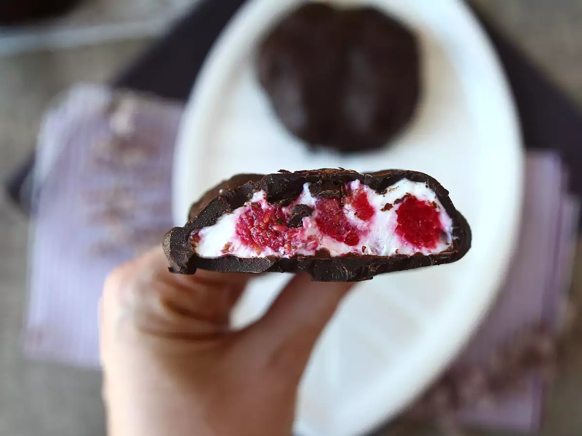 Skyr, Raspberry and Chocolate Ice Pops. The healthy snack for sunny days! - photo 2