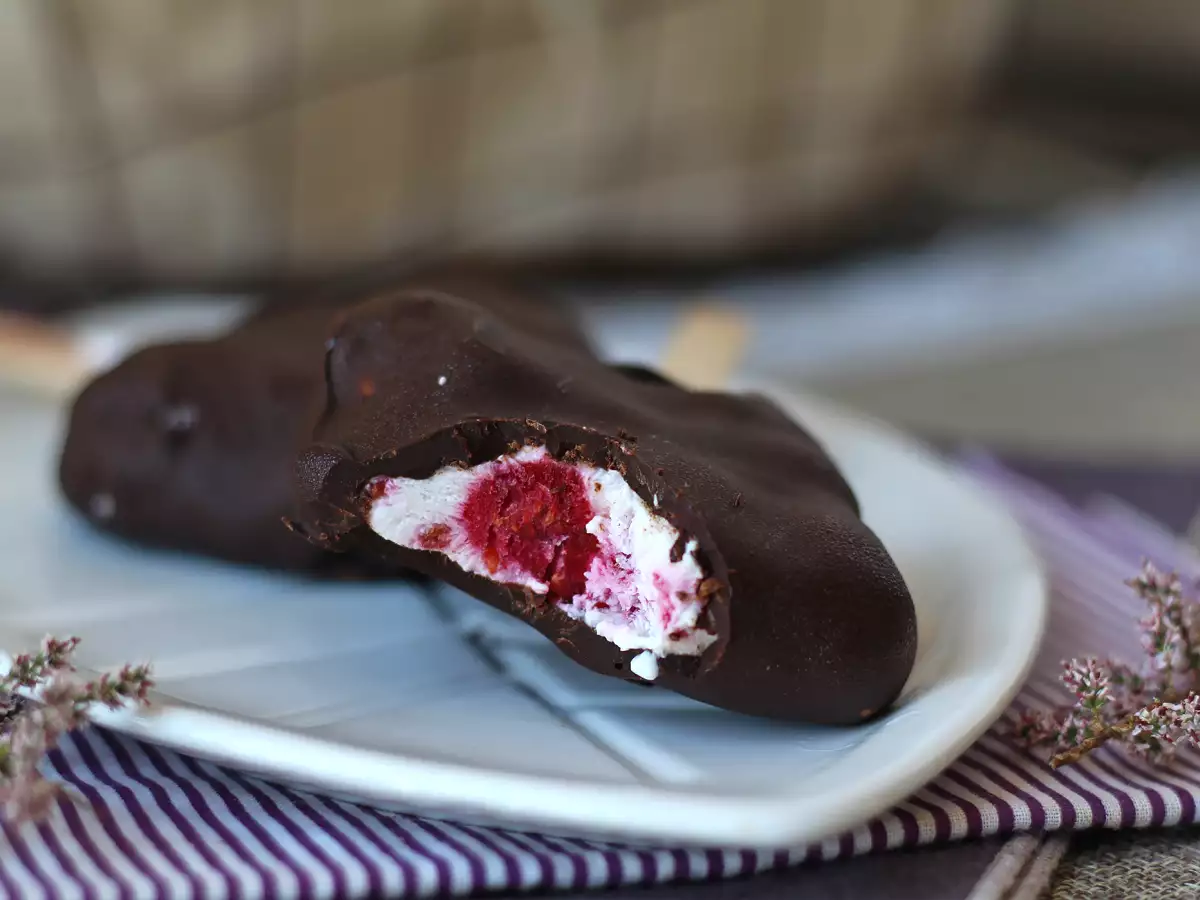 Skyr, Raspberry and Chocolate Ice Pops. The healthy snack for sunny days! - photo 3
