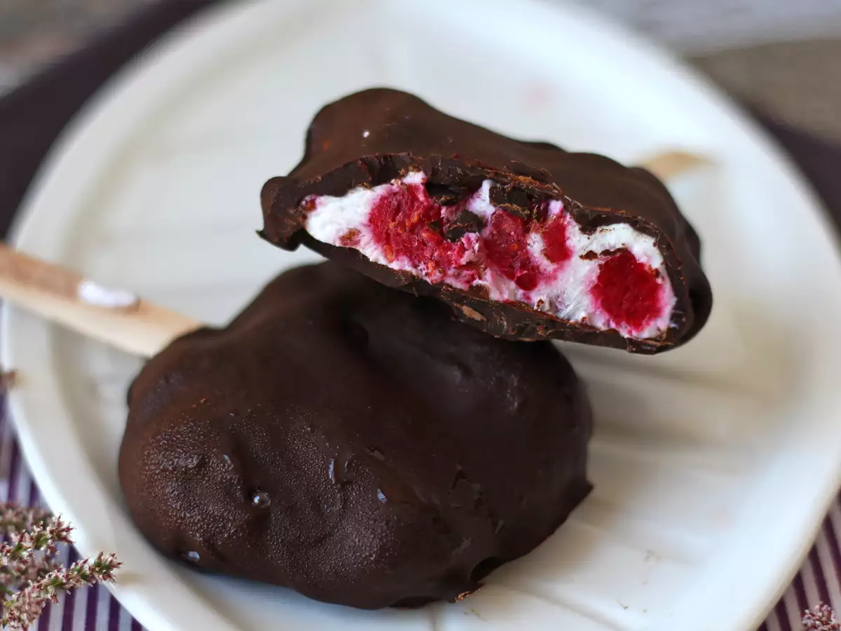 Skyr, Raspberry and Chocolate Ice Pops. The healthy snack for sunny days! - photo 6