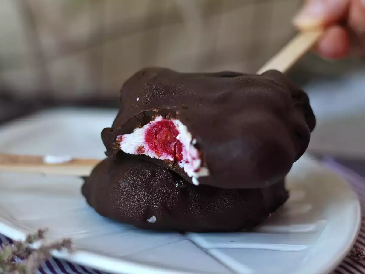 Skyr, Raspberry and Chocolate Ice Pops. The healthy snack for sunny days! - photo 7