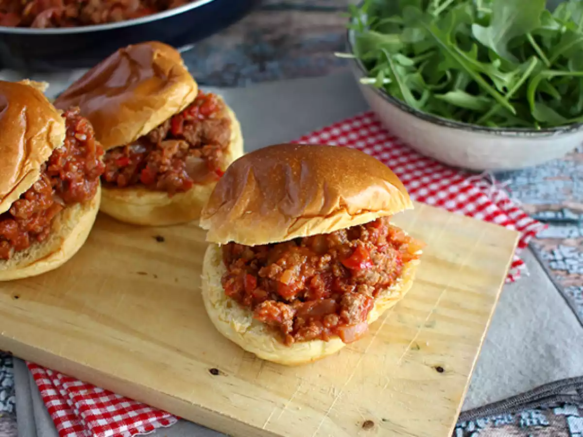 Sloppy joes style burger