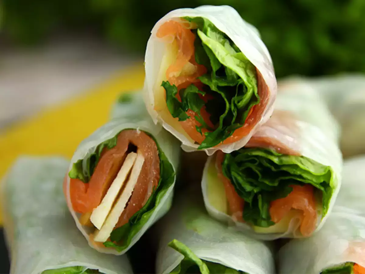 Smoked salmon and apple spring rolls - photo 3
