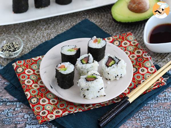 Smoked salmon and avocado maki rolls