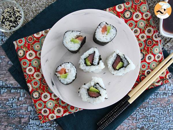 Smoked salmon and avocado maki rolls - photo 3