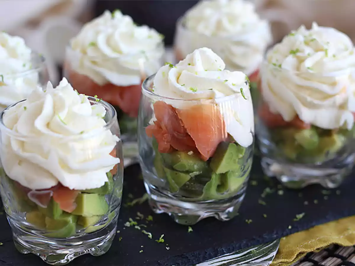 Smoked salmon and avocado verrines - photo 3