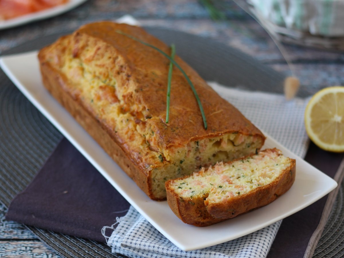 Smoked salmon, lemon and chives loaf cake