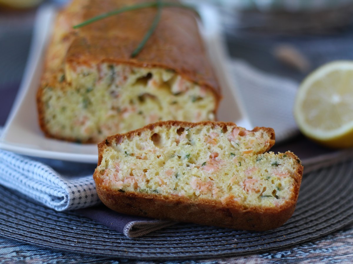 Smoked salmon, lemon and chives loaf cake - photo 2