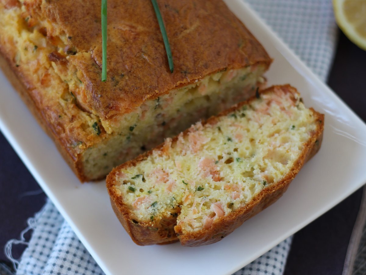 Smoked salmon, lemon and chives loaf cake - photo 5