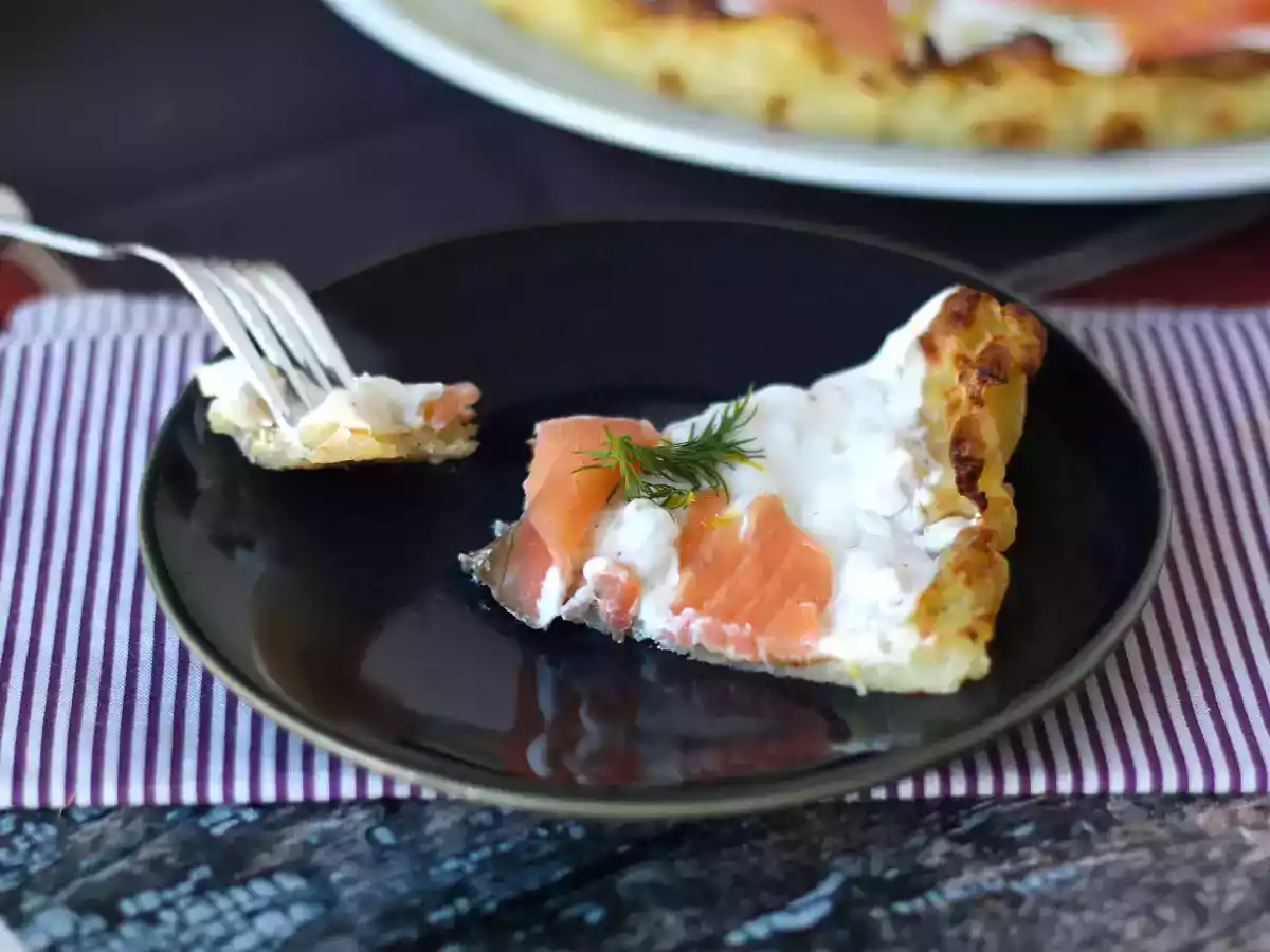 Smoked salmon tart with potato base - photo 2