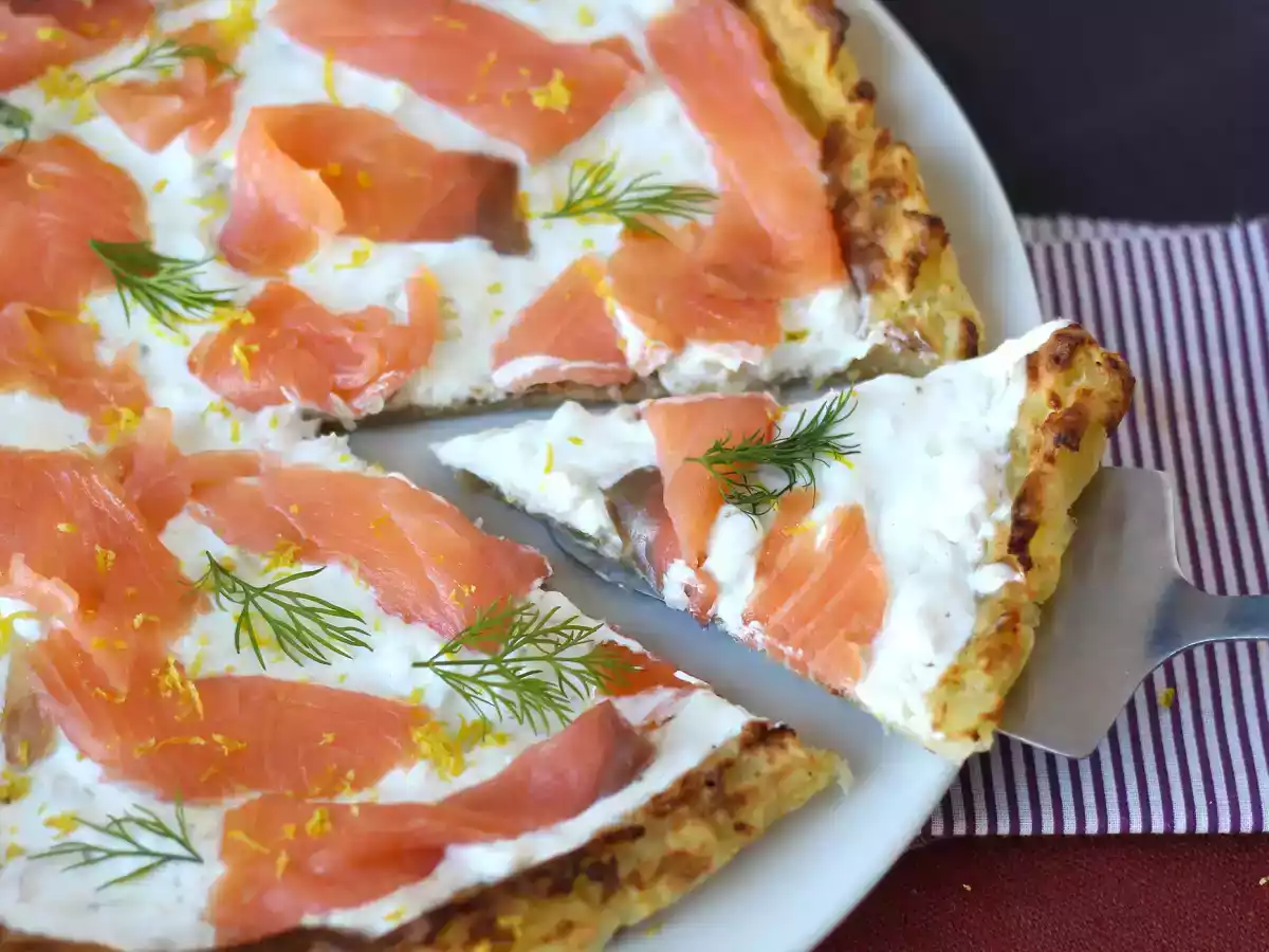 Smoked salmon tart with potato base - photo 3