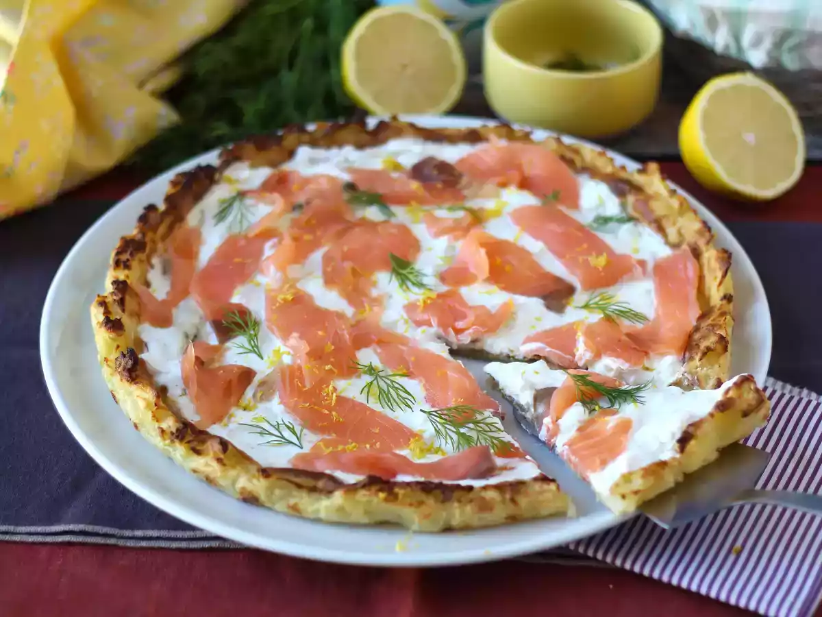 Smoked salmon tart with potato base - photo 5