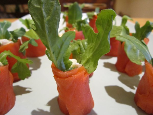 Smoked Salmon with Arugula, Mascarpone, Chives and Capers (visit site!)