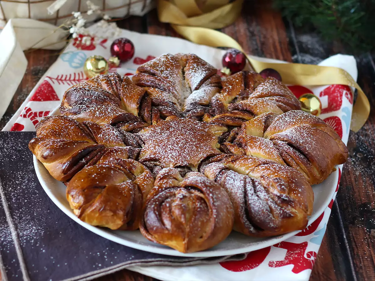 Snowflake brioche with chocolate-hazelnut spread - photo 2