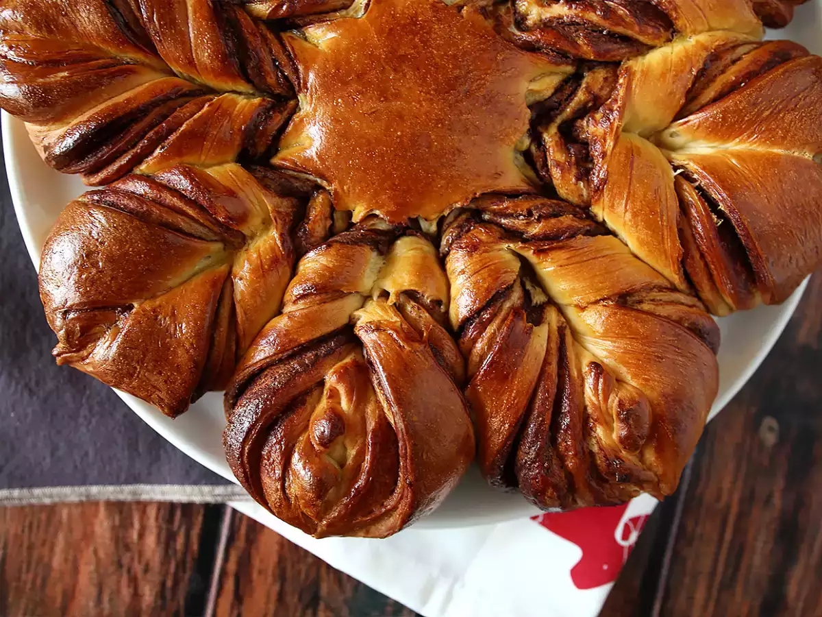 Snowflake brioche with chocolate-hazelnut spread - photo 6