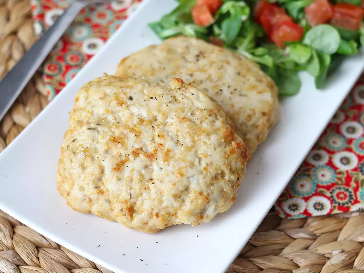 Soft and juicy chicken burgers made in an air fryer - photo 4
