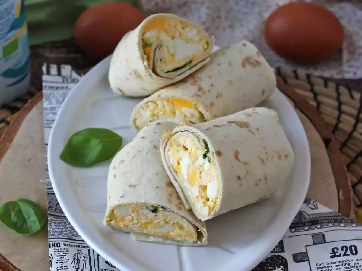 Soft and super protein-packed egg and feta wrap - photo 3