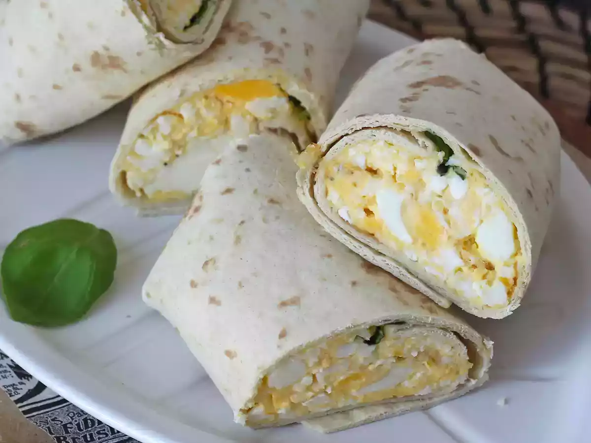 Soft and super protein-packed egg and feta wrap - photo 4
