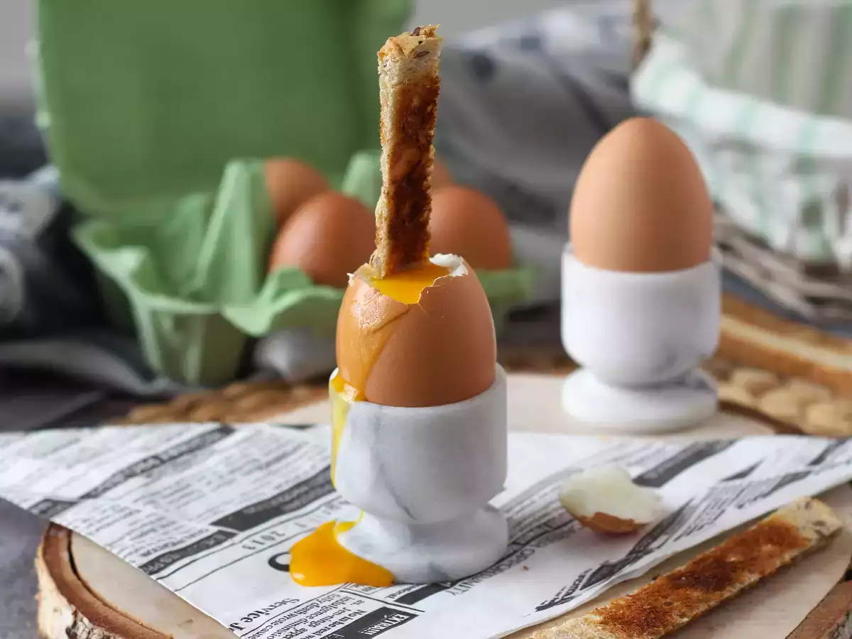 Soft-boiled eggs cooked in the air fryer