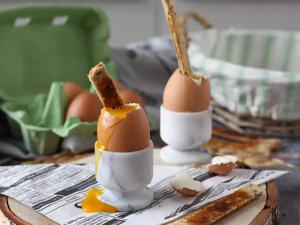 Soft-boiled eggs cooked in the air fryer - photo 3
