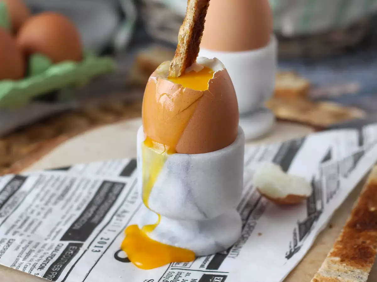 Soft-boiled eggs cooked in the air fryer - photo 4