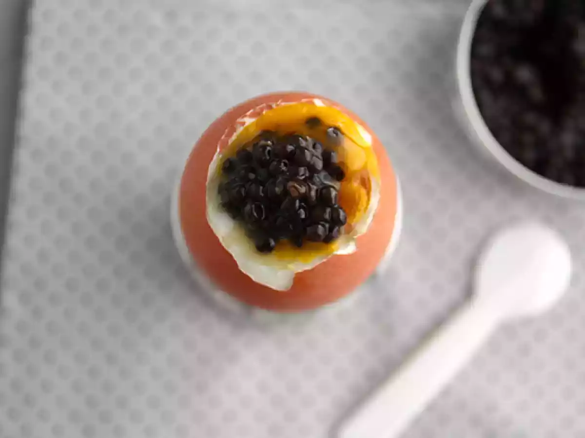 Soft-boiled eggs with caviar - photo 2