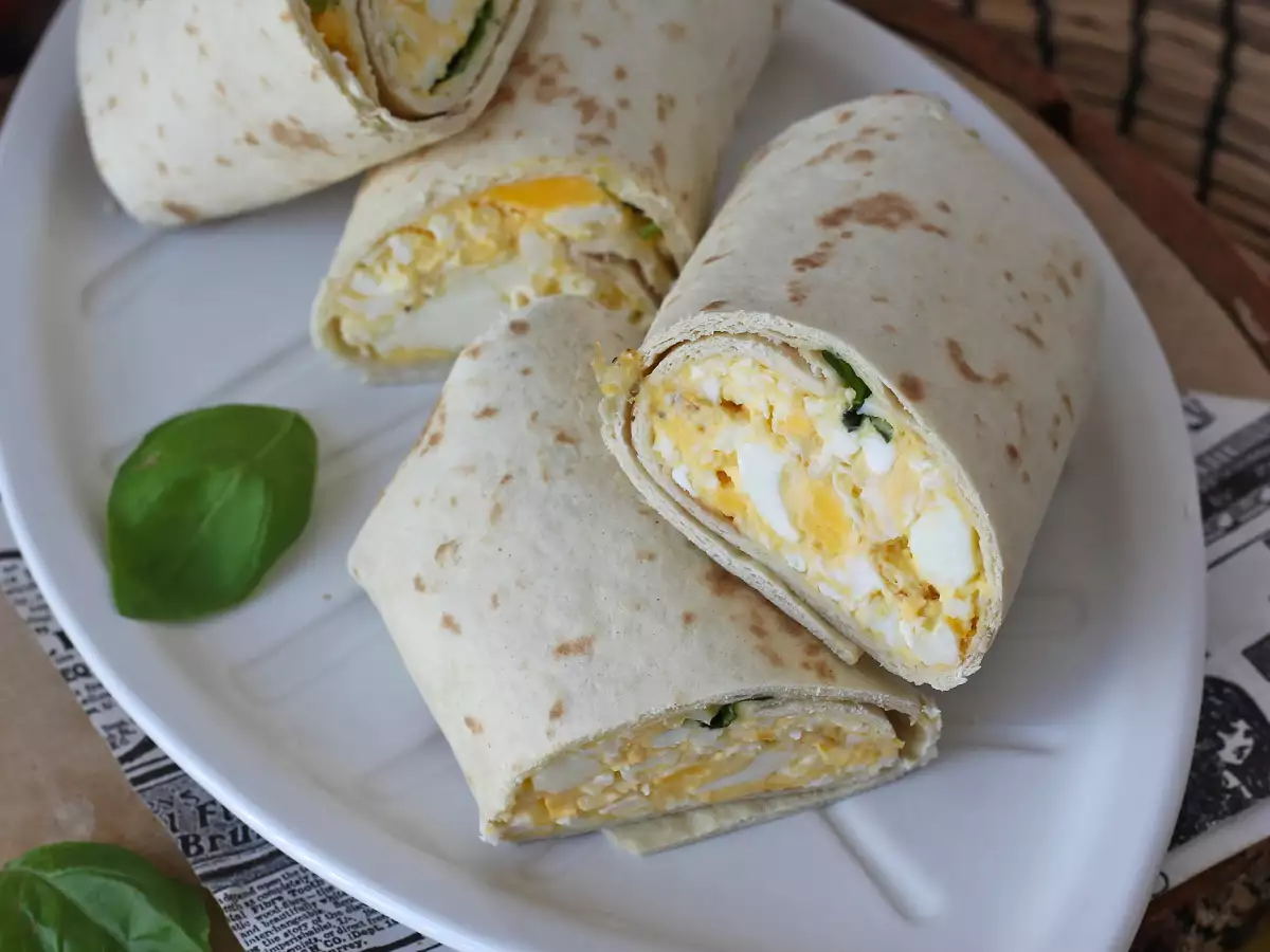 Soft, super high-protein egg and feta wrap - photo 2