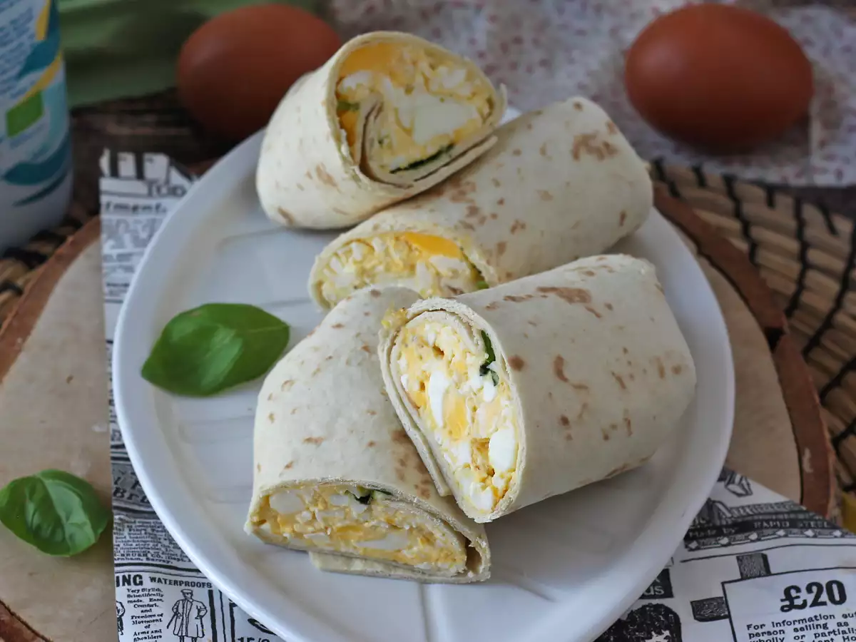 Soft, super high-protein egg and feta wrap - photo 3