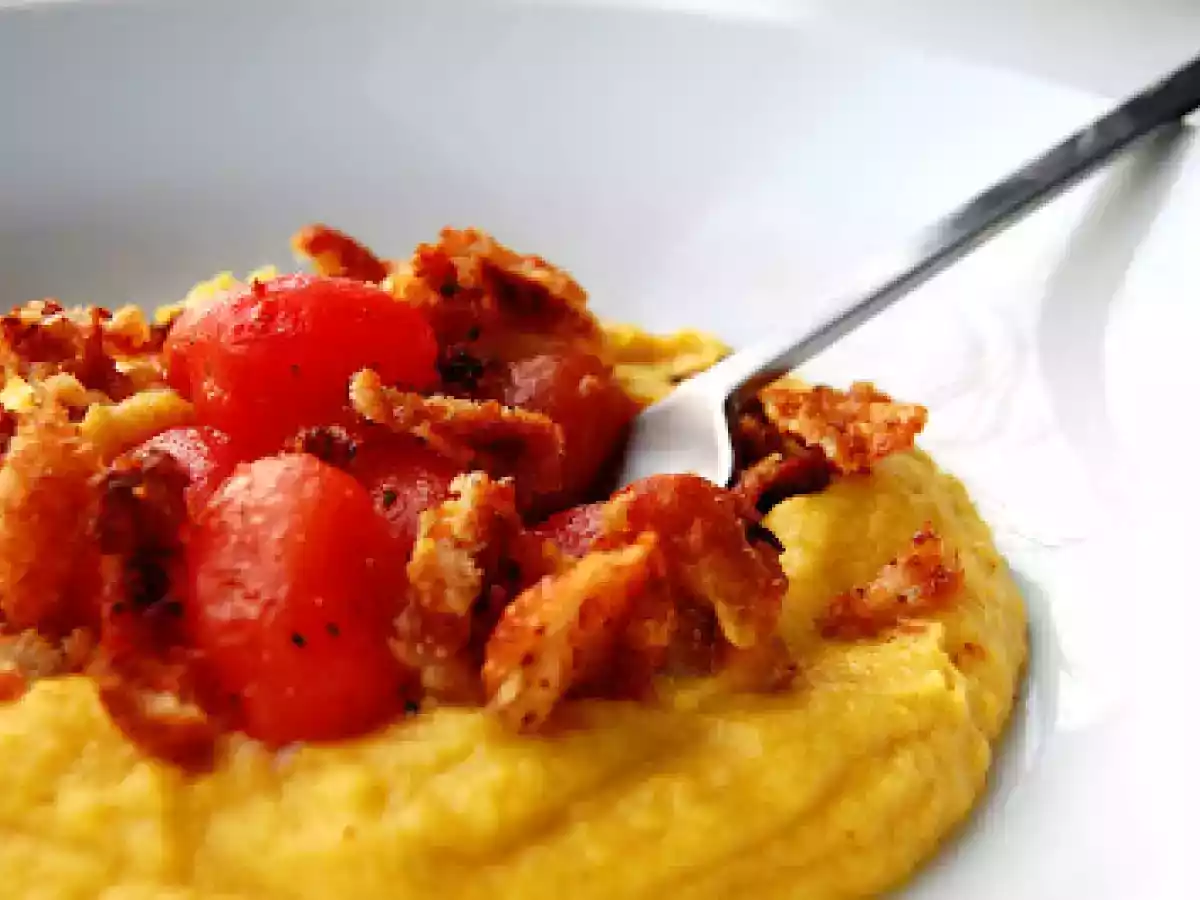 Southern fried chicken skin with squash casserole and tomato - photo 2