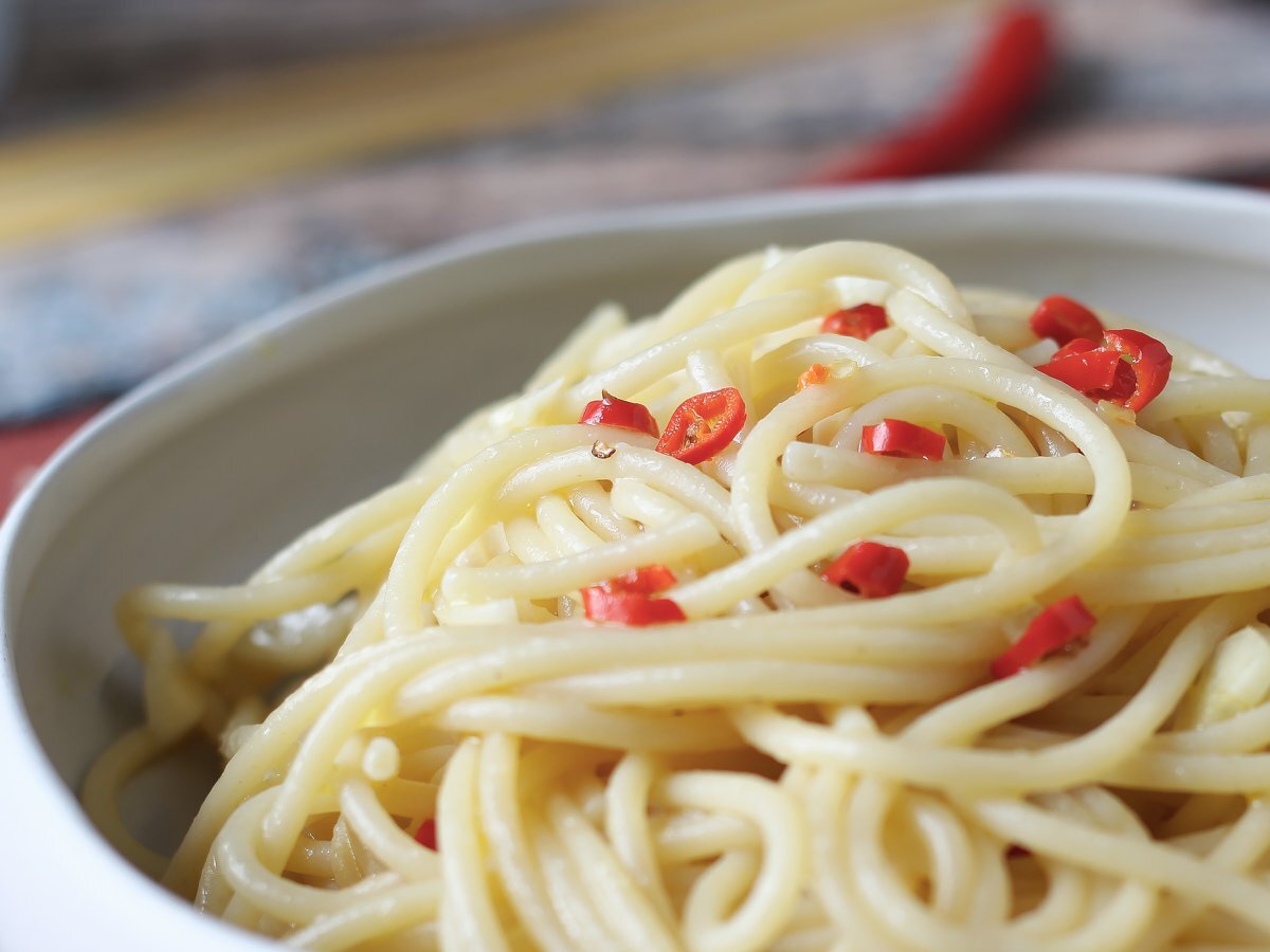 Spaghetti aglio, olio e peperoncino: the last minute dish of Italian tradition - photo 2
