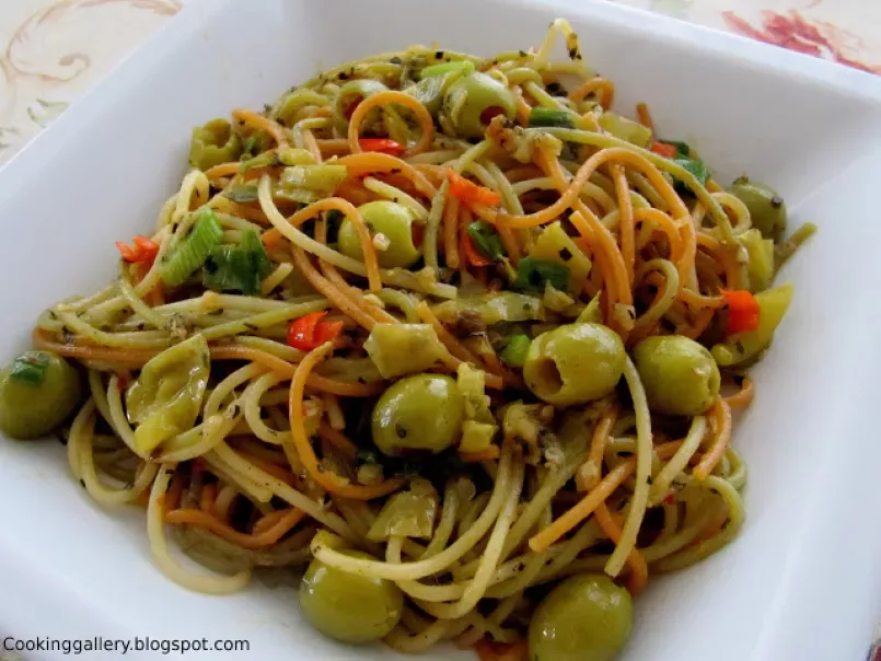 Spaghetti Aglio Olio with Olives and Pepperoncini, photo 2