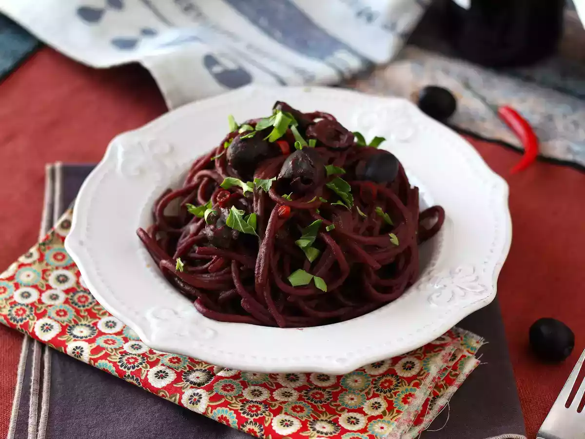 Spaghetti al fuoco di bacco: red wine pasta to bring something special to the table
