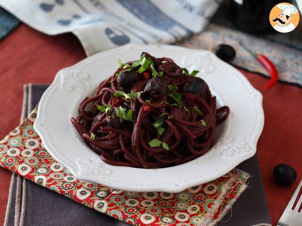 Spaghetti al fuoco di bacco: red wine pasta to bring something special to the table