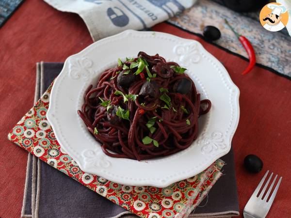 Spaghetti al fuoco di bacco: red wine pasta to bring something special to the table - photo 2