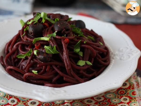 Spaghetti al fuoco di bacco: red wine pasta to bring something special to the table - photo 3