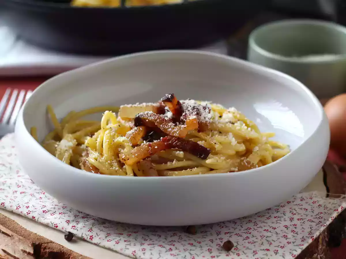 Spaghetti alla carbonara, the real italian recipe! - photo 2