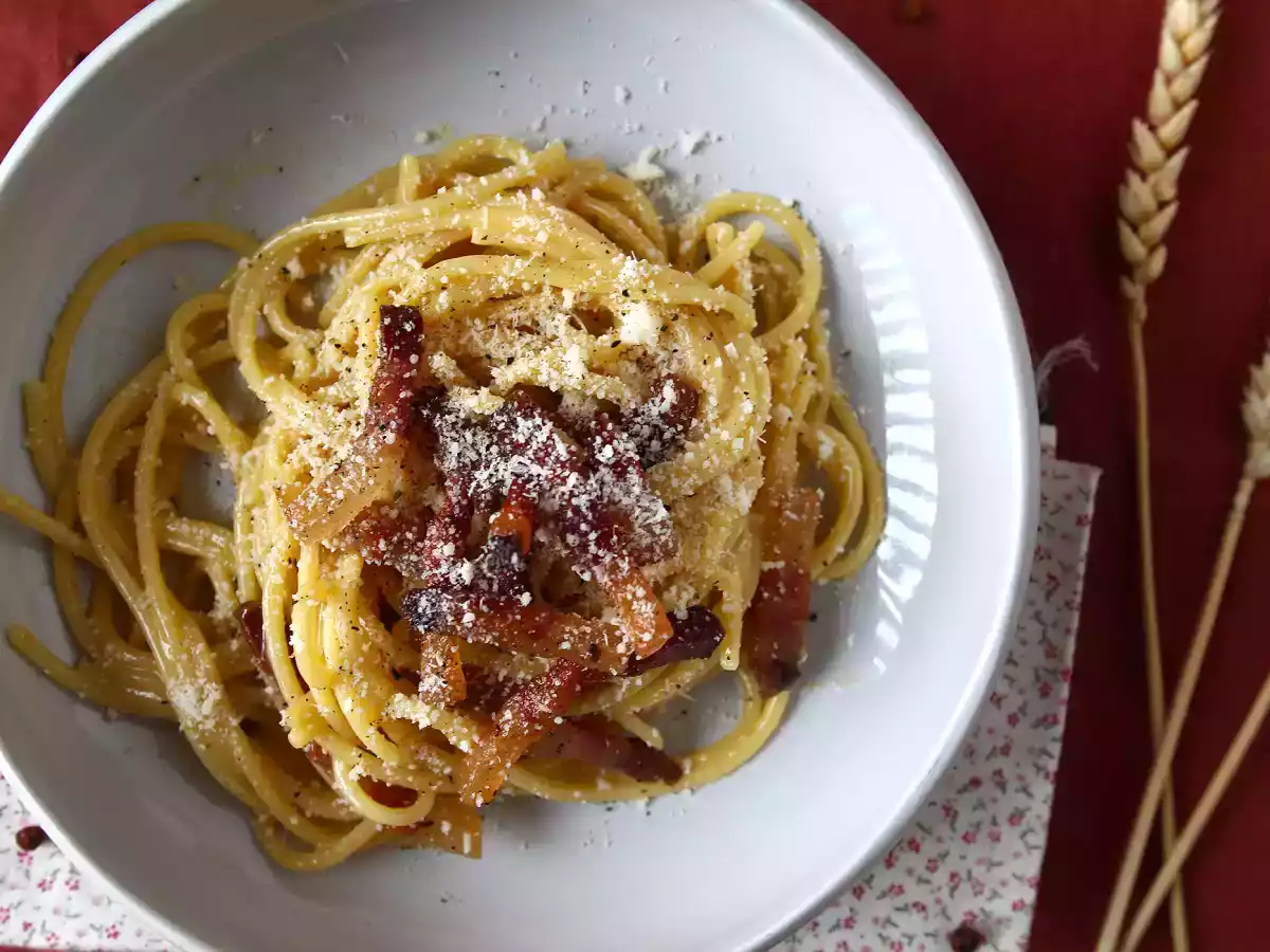 Spaghetti alla carbonara, the real italian recipe! - photo 5