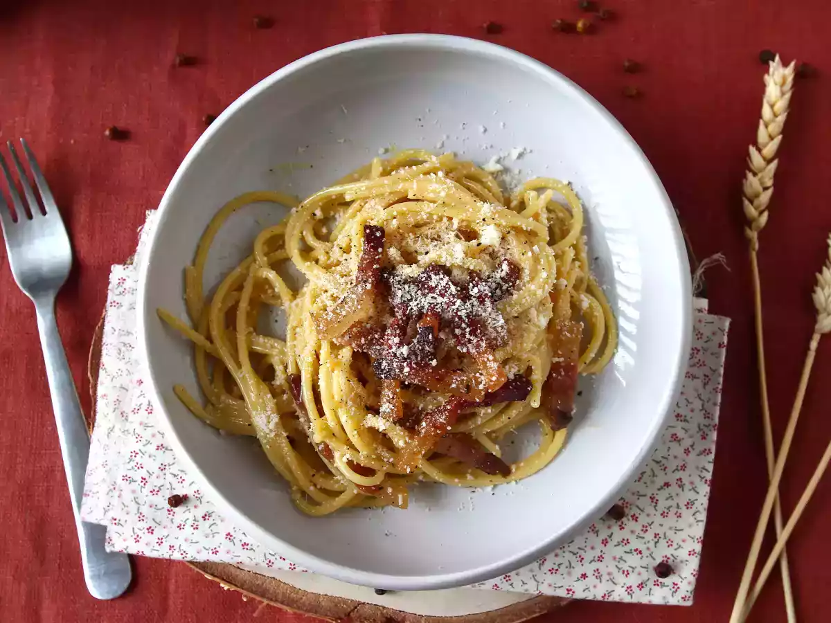 Spaghetti alla carbonara, the real italian recipe! - photo 6