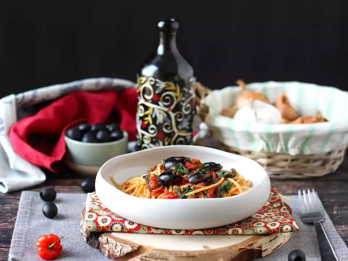 “spaghetti alla puttanesca” your new favorite pasta dish! - photo 2