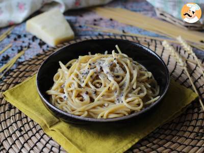 Spaghetti cacio e pepe: 3 ingredients, an explosion of flavor! - photo 5