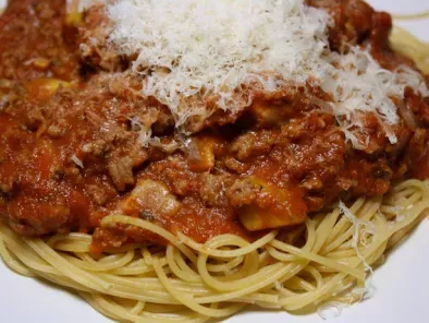 Spaghetti with Mushroom, Zucchini and Meat Sauce