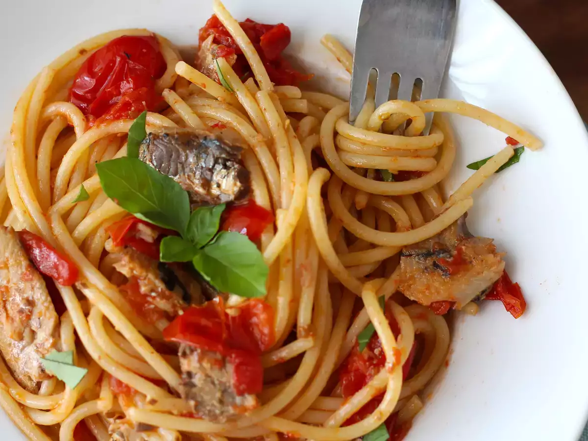 Spaghetti with sardines: an easy and inexpensive recipe! - photo 2