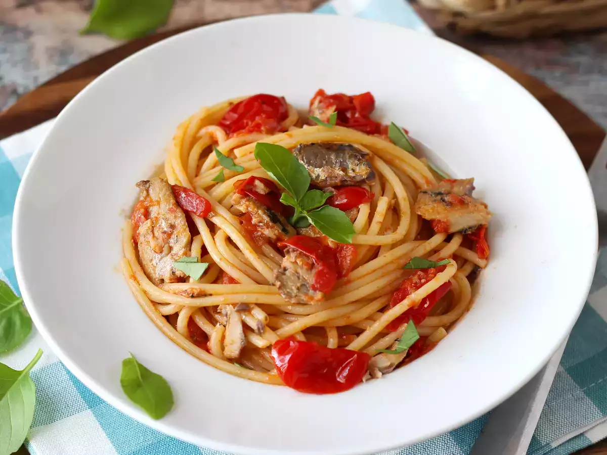 Spaghetti with sardines: an easy and inexpensive recipe! - photo 3