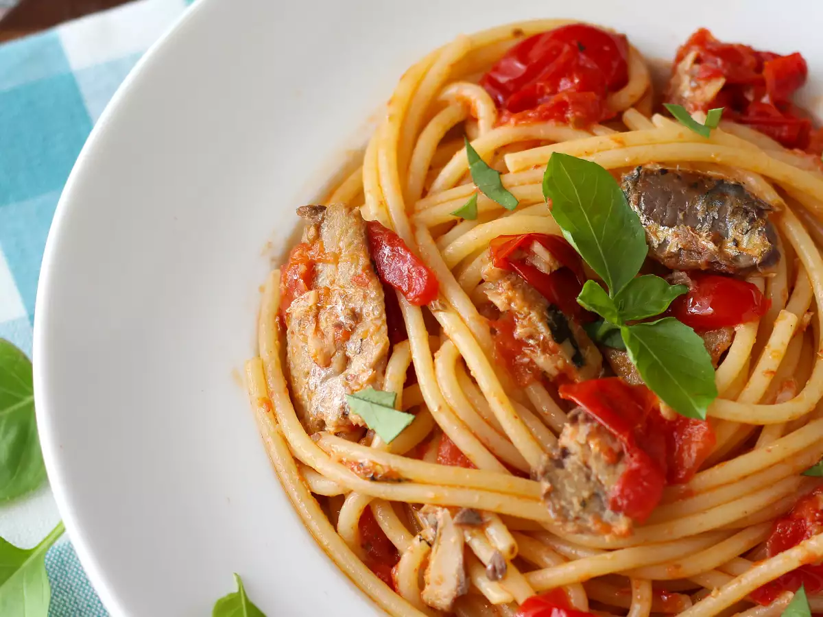 Spaghetti with sardines: an easy and inexpensive recipe! - photo 4