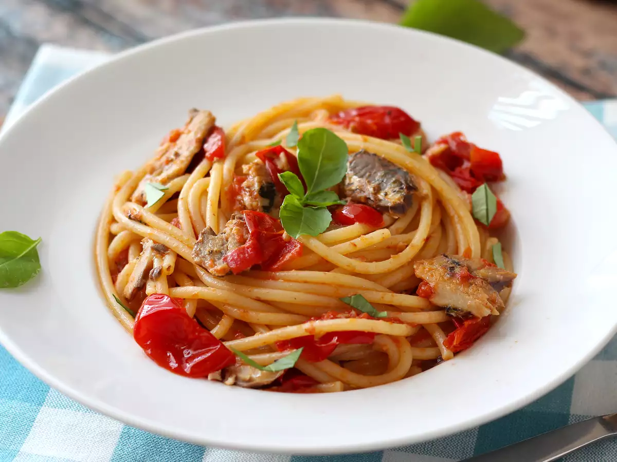 Spaghetti with sardines: an easy and inexpensive recipe! - photo 5